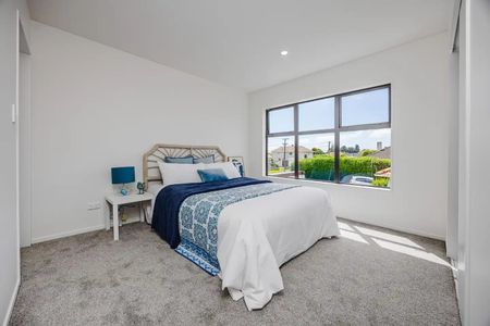 PAPAKURA, 4 BEDROOMS - Photo 5