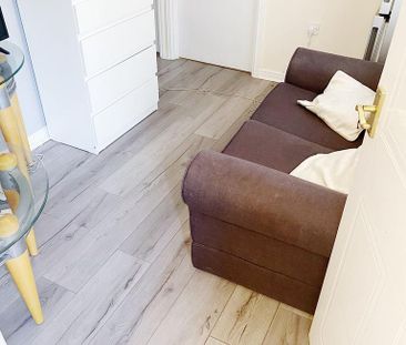 4 bedroom flat to rent - Photo 1