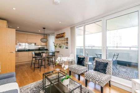 3 bedroom flat to rent - Photo 4