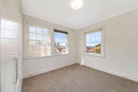 Charming Art Deco One-Bedroom in Prime Harbourside Location - Photo 5