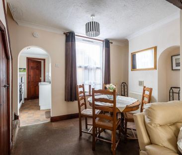 2 bedroom end of terrace house to rent - Photo 6