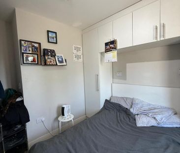 House share to rent - Photo 2