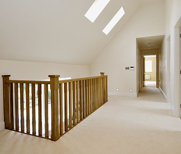 Secluded five bedroom detached home in Bramcote with gated shared driveway - Photo 2