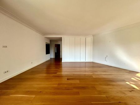 Moradia T5 remodelada para arrendamento sem móveis com piscina, jardim e vista mar, no Estoril - Photo 5