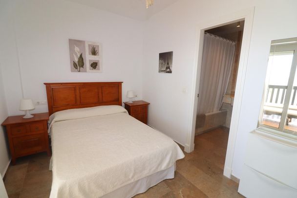 Apartamento de alquiler en Calle Almencino, Calahonda - Photo 1