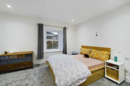 2 bedroom semi-detached house to rent - Photo 5