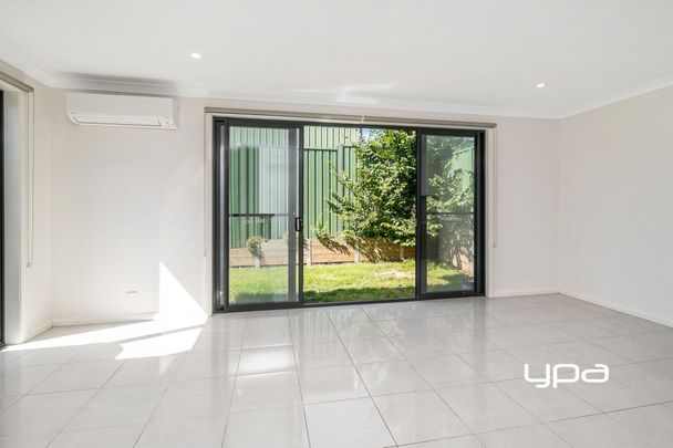 Modern 3 bedroom Townhouse in great location - Photo 1