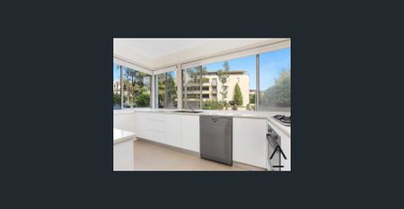 Bright & Spacious Two-Bedroom Apartment Moments to Double Bay Village - Photo 5