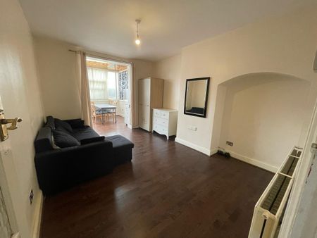 3 bedroom apartment to rent - Photo 2