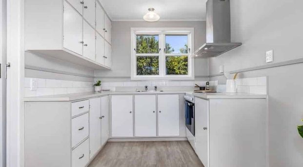Sunny 3-bedroom + double garage - Photo 1