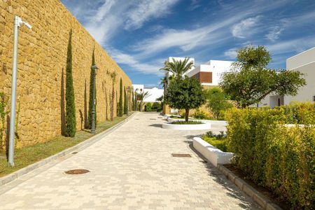 3 bedroom luxury Flat for rent in Marbella, Spain - Photo 2