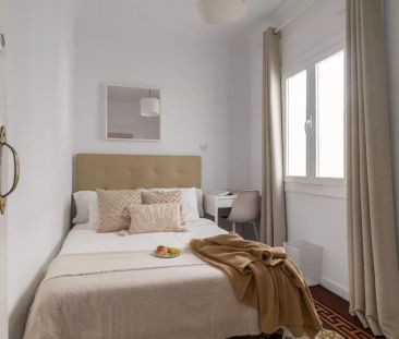 Rooms for rent in 7-bedroom apartment in Ciutat Vella - Foto 5