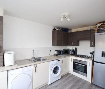 3 bedroom semi-detached house to rent - Photo 6