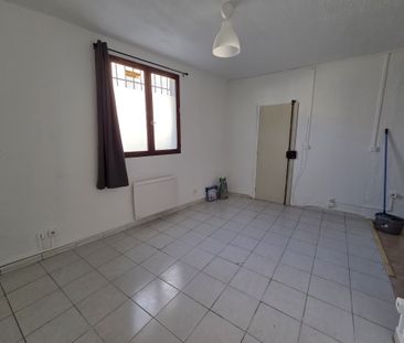 Location Appartement 1 pièce 25m² MARSEILLE 3ème - Photo 3