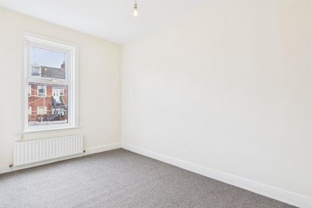 3 bedroom flat to rent - Photo 3