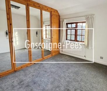 Basingstoke, RG23 - Photo 3