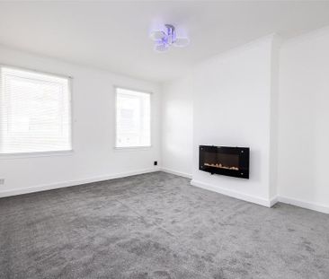 3 bedroom flat to rent - Photo 2