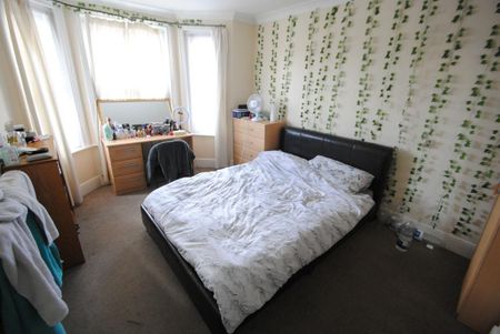 5 bedroom semi-detached house to rent - Photo 2