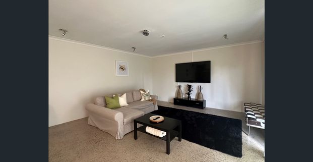 Modern Air Conditioned One Bedroom Fully Furnished Flat - Photo 1