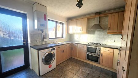 2 bedroom terraced house to rent - Photo 4