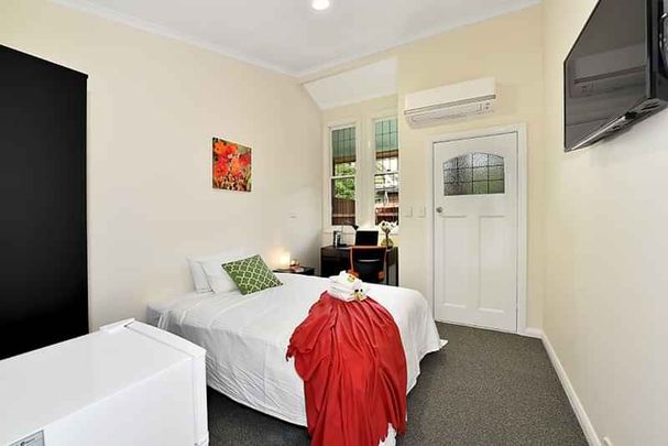 Room 2 (Ensuite) - Photo 1