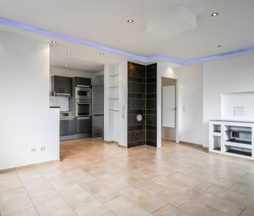 Schick renovierte Mietwohnung mit Einbauküche, Stellplatz und Fernb... - Photo 2