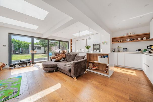 4 bedroom bungalow to rent - Photo 1