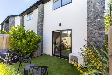 City living 1 x bedroom apartment fully furnished. - Photo 3