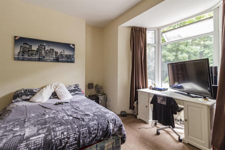 House - Terraced For Rent Broadway, Pontypridd - Photo 4