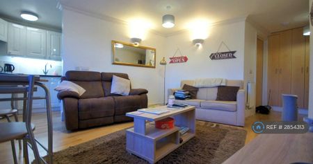 1 bedroom flat to rent - Photo 2