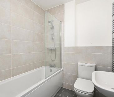 3 bedroom end of terrace house to rent - Photo 2