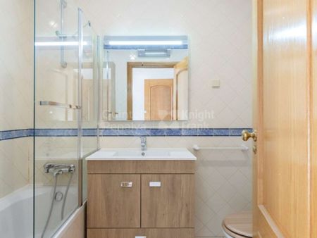 3 room luxury Apartment for rent in Cascais e Estoril, Portugal - Photo 2