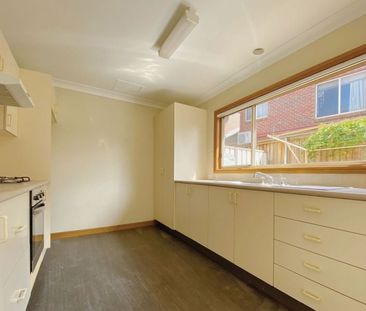 Spacious two bedroom townhouse - Photo 6