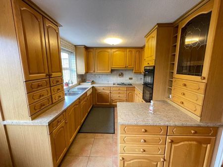 4 bedroom detached house to rent - Photo 4