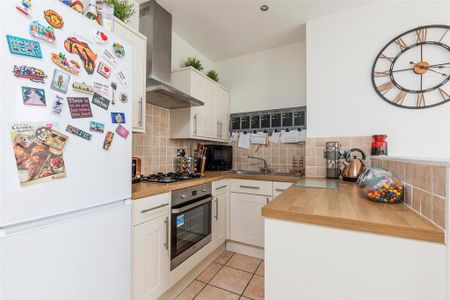 2 bedroom flat to rent - Photo 4