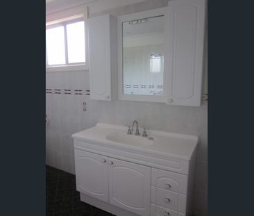 Spacious Three Bedroom Home in Convenient Waratah Location - Photo 5