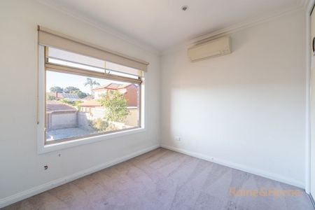 Spacious, Stylish & Perfectly Positioned - Photo 5