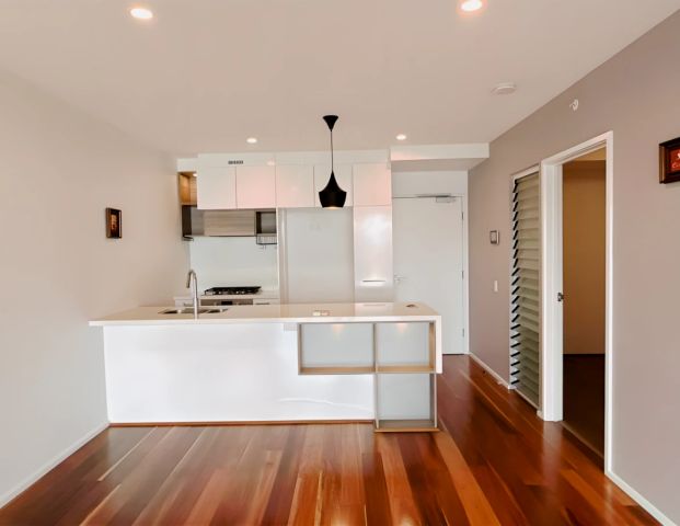 16 Edmondstone St, Brisbane - Photo 1