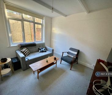 2 bedroom flat to rent - Photo 2