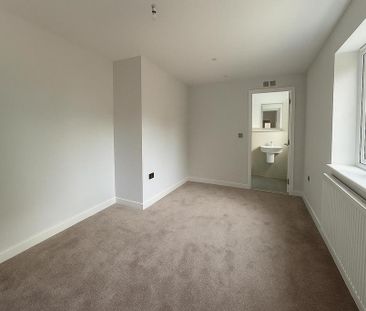 3 bedroom detached house to rent - Photo 4