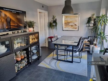 3 bedroom detached house to rent - Photo 2