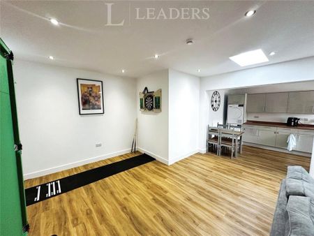 1 bedroom in a house share to rent - Photo 3