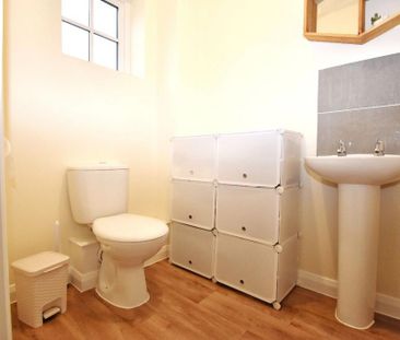 2 bedroom semi-detached house to rent - Photo 6