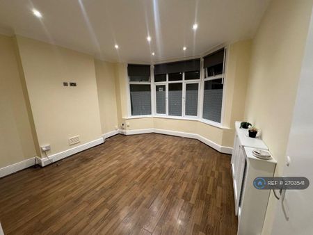 2 bedroom maisonette to rent - Photo 3