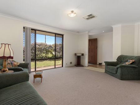 Spacious 3 Bedroom Home in Rockingham - Photo 3