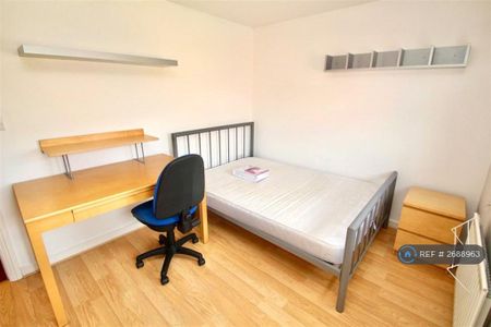 4 bedroom terraced house to rent - Photo 5