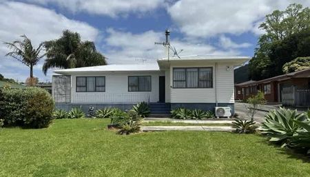 Kamo Comfort Three Bedroom Home - Photo 2