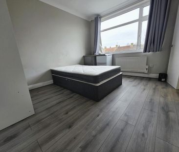1 bedroom bedsit to rent - Photo 4