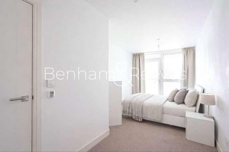 Lariat Apartments, Cable Walk, London, SE10 - Photo 4