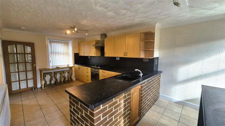 4 bedroom terraced house to rent - Photo 5